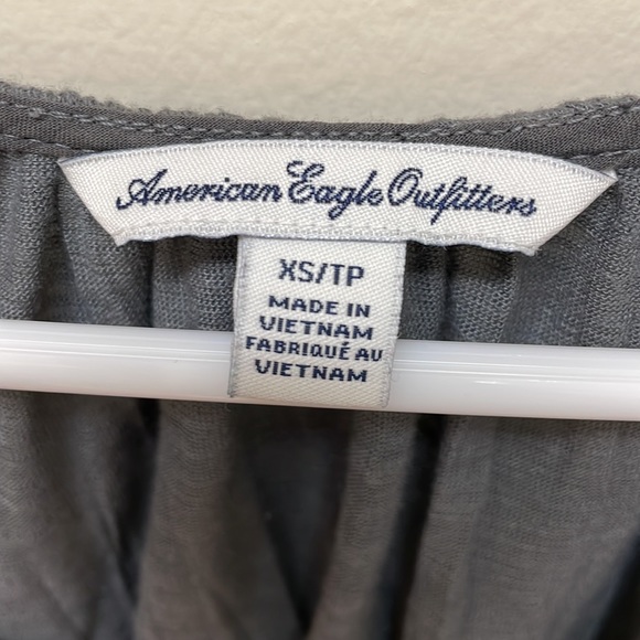 American Eagle Butterfly Embroidered Sleeve V-Neck Gray Top in X-Small - Picture 3 of 7